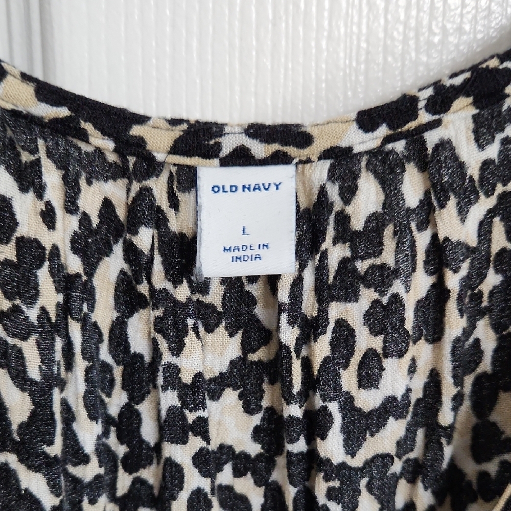 Old Navy Leopard Ruffled Tie Neck Top Size: L - Picture 3 of 5